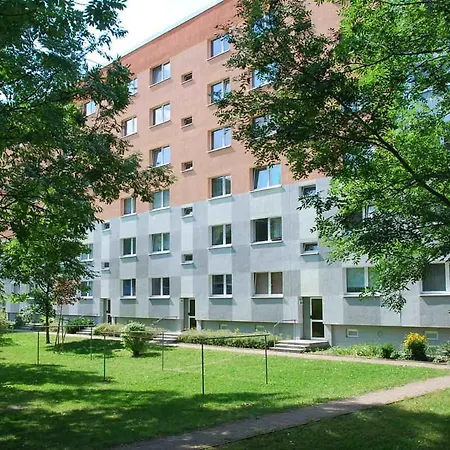 3-raum-ferienwohnung Mit Balkon, Strassenbahnlinie 5 Fusslaeufig Erreichbar * Chemnitz