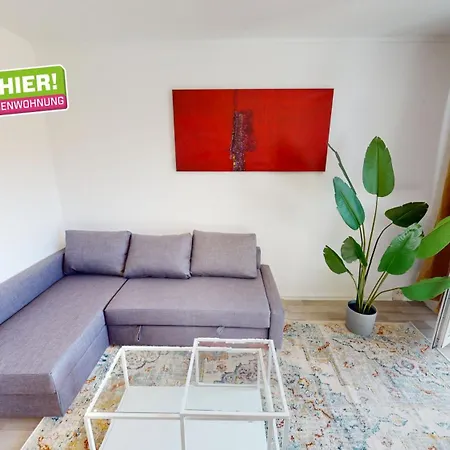 3-raum-ferienwohnung Mit Balkon, Strassenbahnlinie 5 Fusslaeufig Erreichbar *