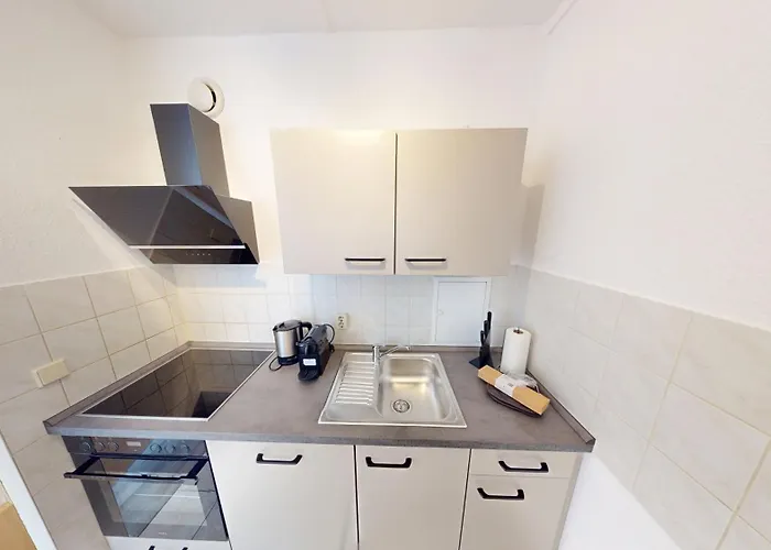 Apartament 3-raum-ferienwohnung Mit Balkon, Strassenbahnlinie 5 Fusslaeufig Erreichbar, Wlan *