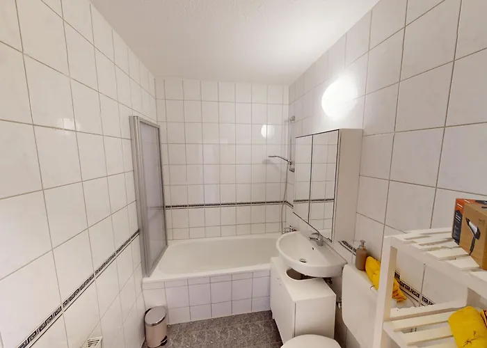 3-raum-ferienwohnung Mit Balkon, Strassenbahnlinie 5 Fusslaeufig Erreichbar, Wlan Apartament *