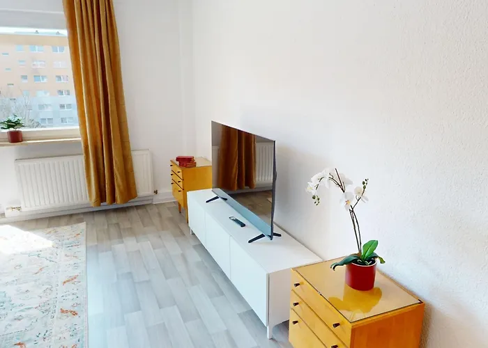 3-raum-ferienwohnung Mit Balkon, Strassenbahnlinie 5 Fusslaeufig Erreichbar, Wlan * Chemnitz