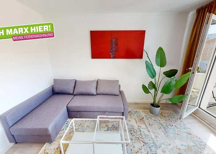 3-raum-ferienwohnung Mit Balkon, Strassenbahnlinie 5 Fusslaeufig Erreichbar, Wlan *